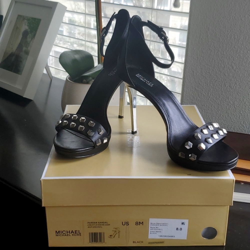 Michael Kors leather sandals almost new. Worn twice.